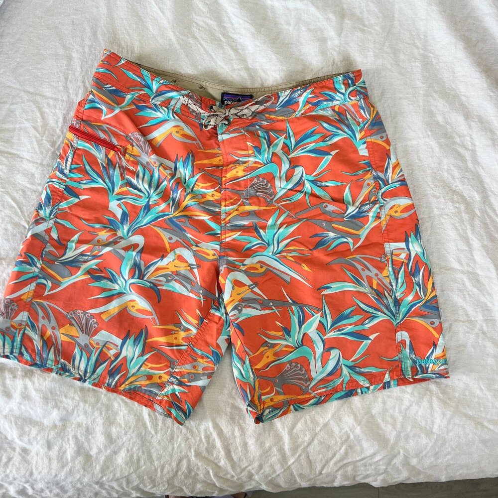 Patagonia Wavefarer Boardshort Men size XL color: orange bird of paradise print